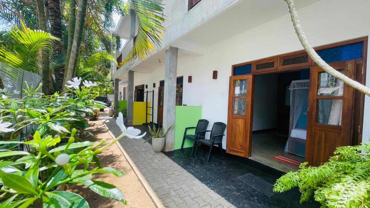 Hotel The Point Mirissa Exterior foto